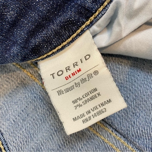 Torrid Girlfriend Two Tone Frayed Hem Jeans - Picture 10 of 15